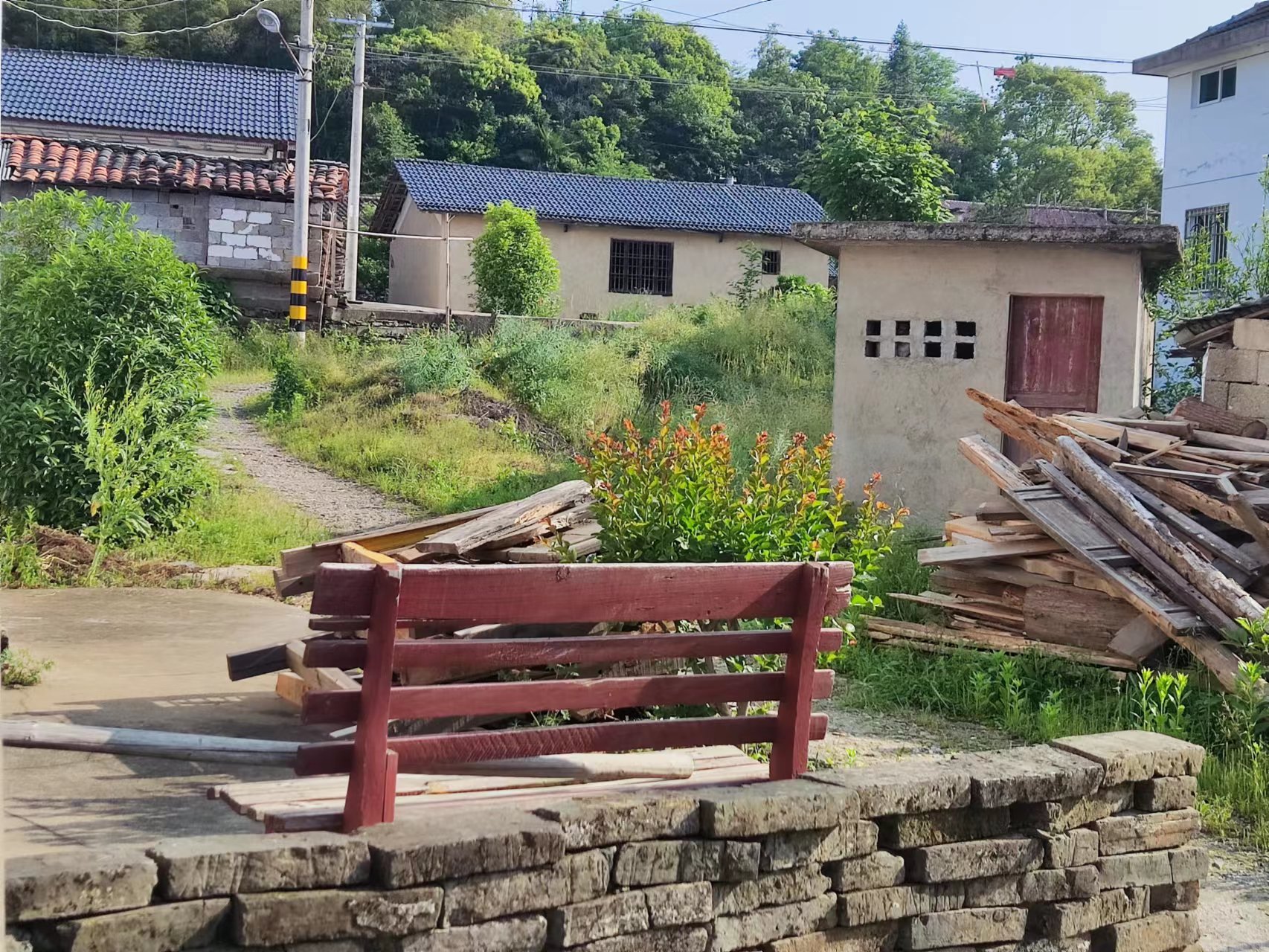  p data-id="tbdv23hirzqc"> b>板石村  /b