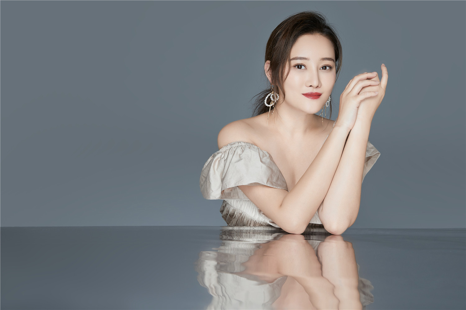  p data-id="gnwiyl6frt">牛丽燕 ,出生于天津市,中国内地女演员.