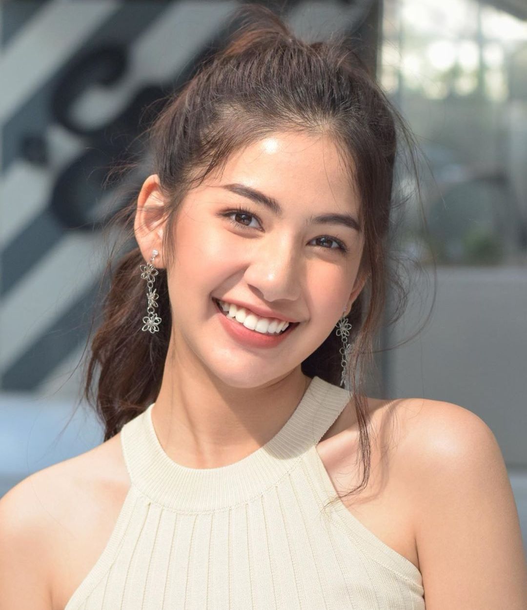 1997年12月16日出生于泰国,泰国七台签约女演员,模特