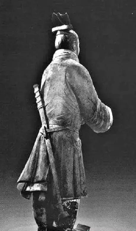 “服文彩，带利剑”：古代贵族佩剑风气是如何兴起的？_百科TA说