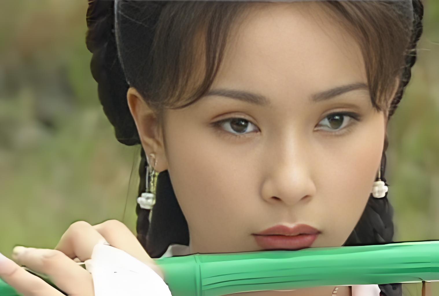 白羽彤,女,2002年电视剧《大醉侠》中的人物