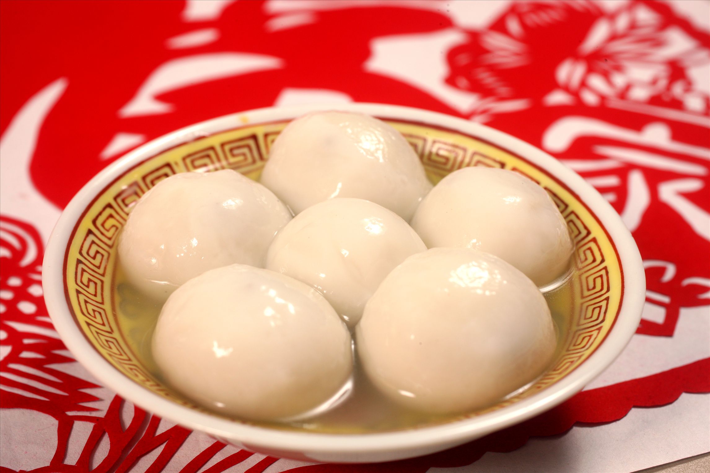  p>元宵是中国汉族传统小吃之一,属于节日食俗.