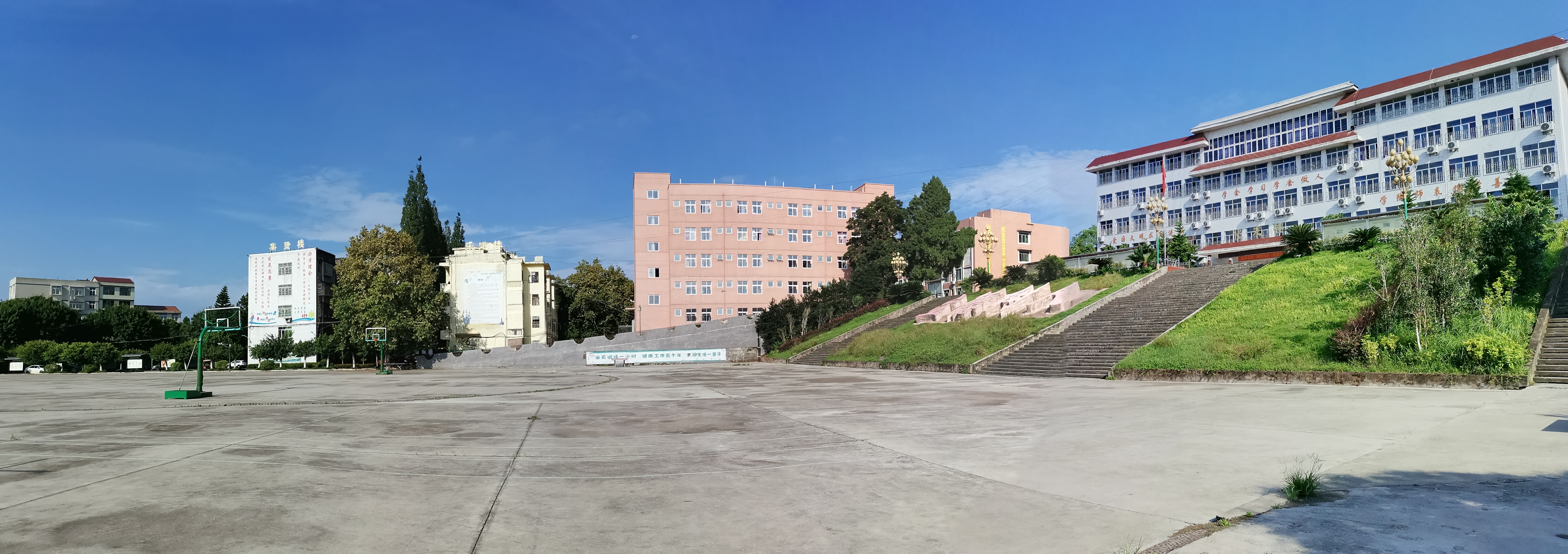  p>四川省安岳县周礼中学位于周礼场镇西北角,距老场镇三华里.