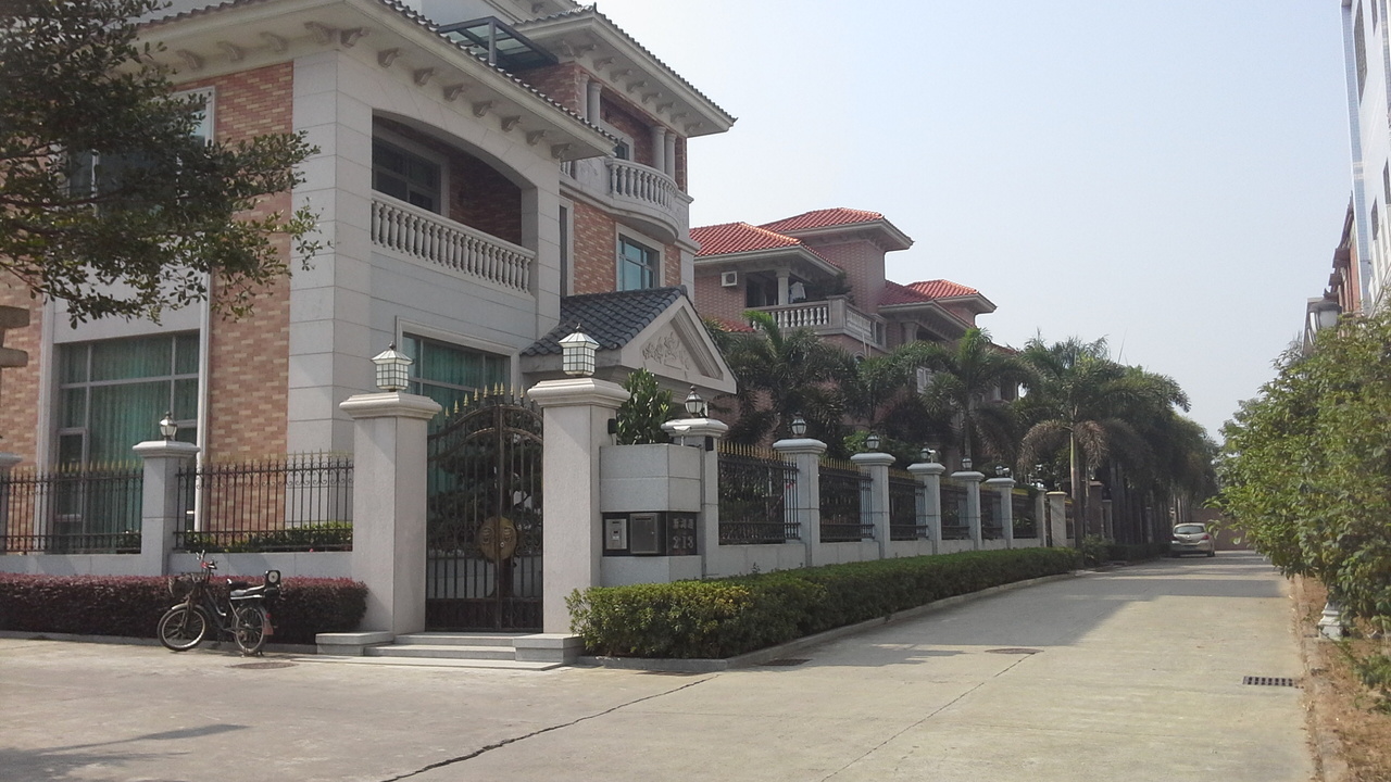  p>新湖居别墅位于深圳市坪山区坪山,共计房屋11户. /p>