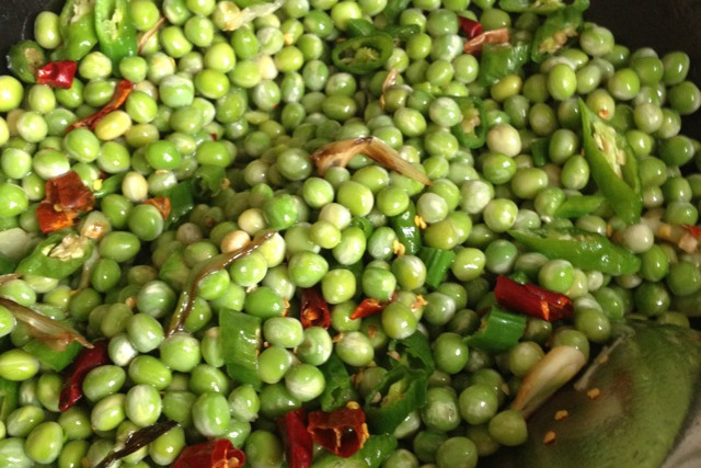  p>杭椒炒青豆丹是一道美食,主要用料是青豆丹肉等. /p>