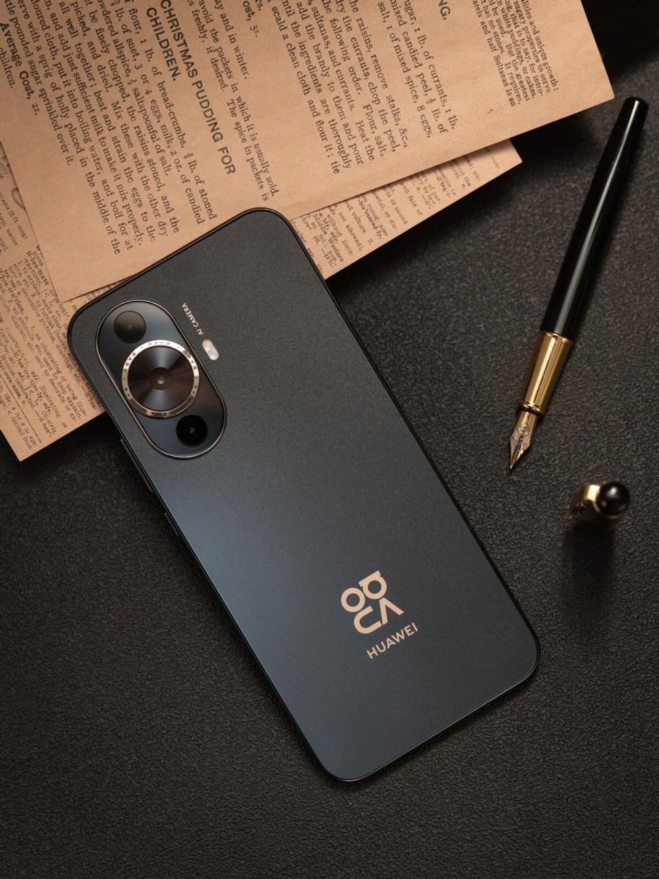 华为nova12活力版采用高通骁龙    778g 4g处理器,屏幕为6.