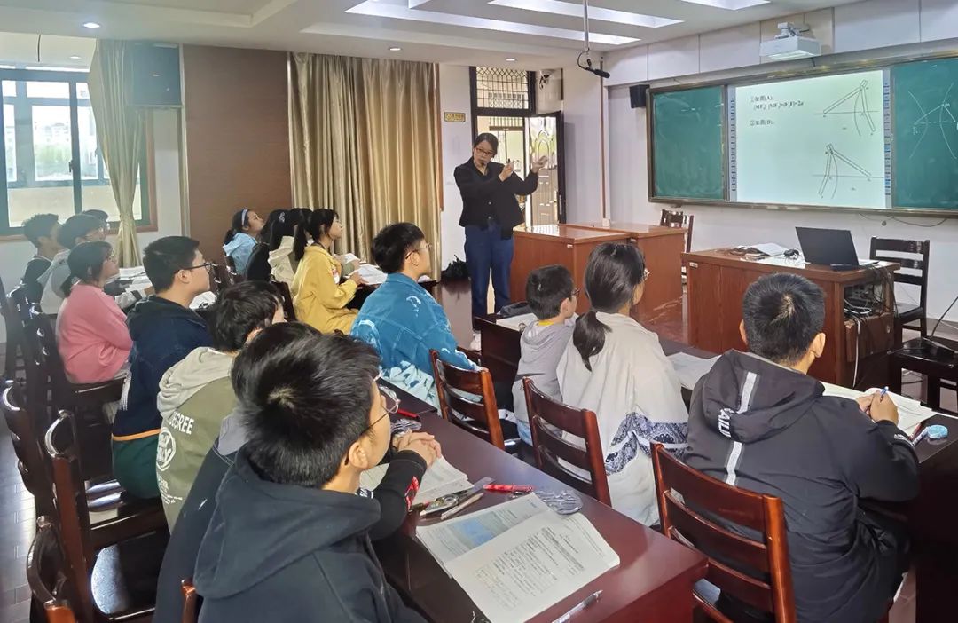 ="ref" data-ctrid="tbscmxqujbbr">宜兴市丁蜀高级中学创建于1938年