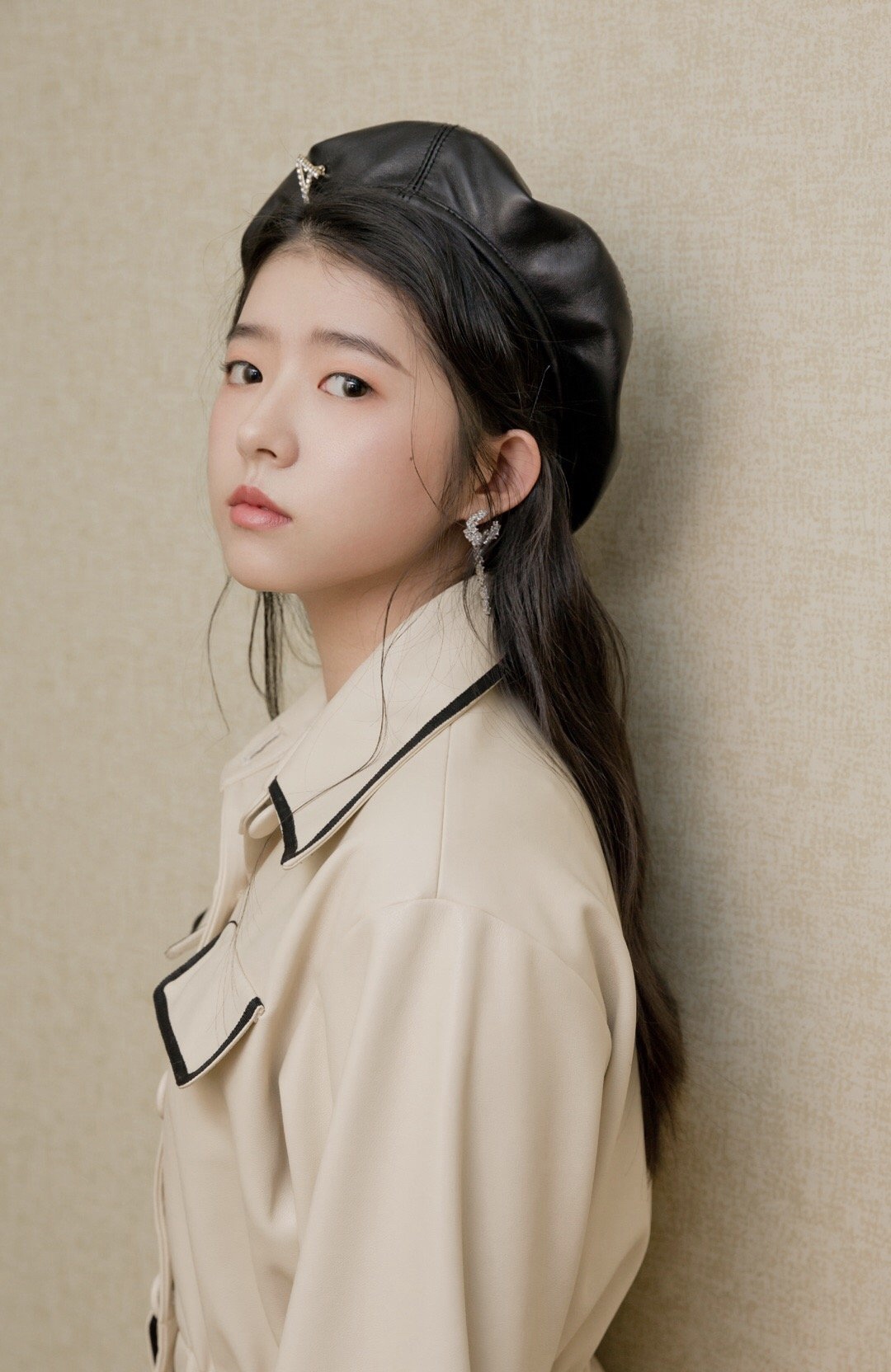 id="gnto7a3le6">何蓝逗,本名何蓝,1999年10月16日生于广东省惠州市