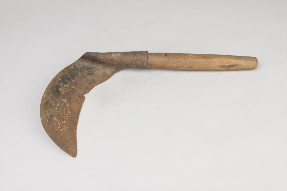  p>民国铁镰刀是重庆中国三峡博物馆收藏的铁器. /p>