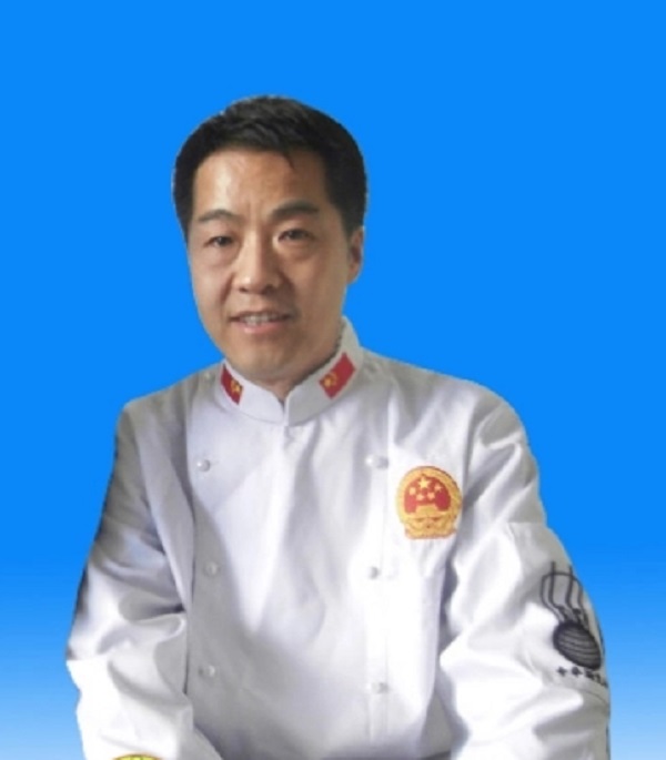 男,汉族,1965年2月26日出生于烹饪世家,师承父亲国宝级烹饪大师张文海