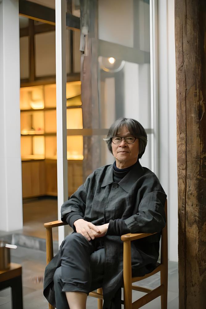 王亥,1955年出生,四川画家,设计师