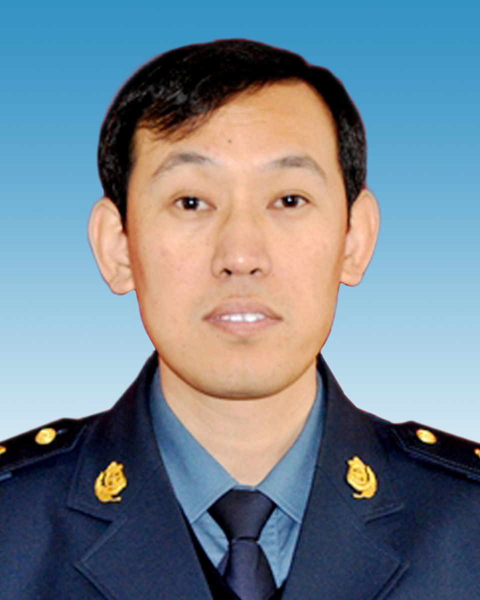  p>曹勇,男,汉族,1976年7月生,河北滦县人,中共党员,大学本科,1995年8