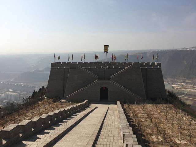  p data-id="gn2m5x04dv">老龙山位于四川省绵阳市游仙区游仙镇.