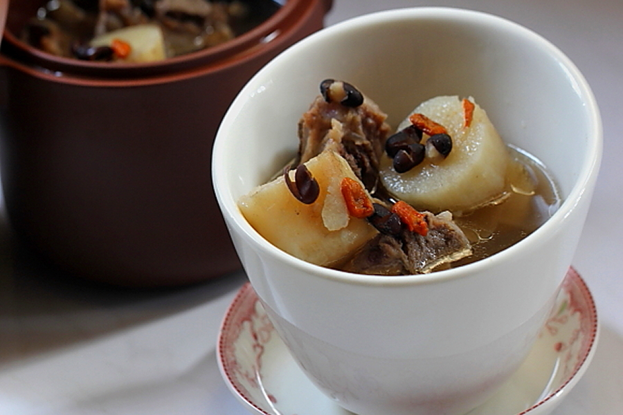 黑豆山药排骨汤