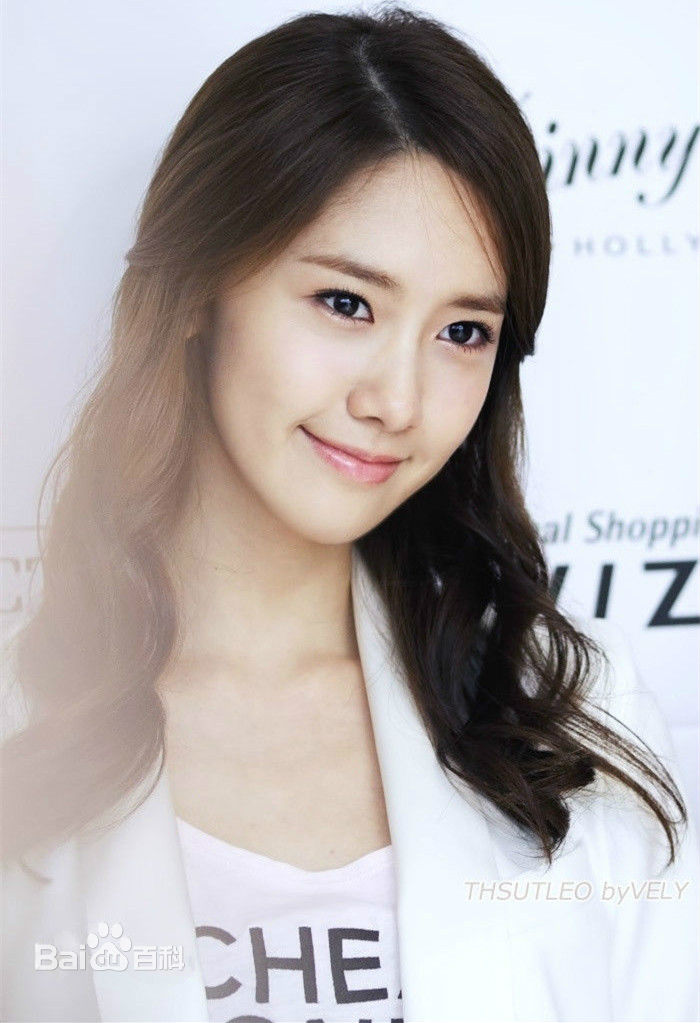  p>林允儿(yoona),1990年5月30日出生于韩国首尔永登浦区,韩国女歌手