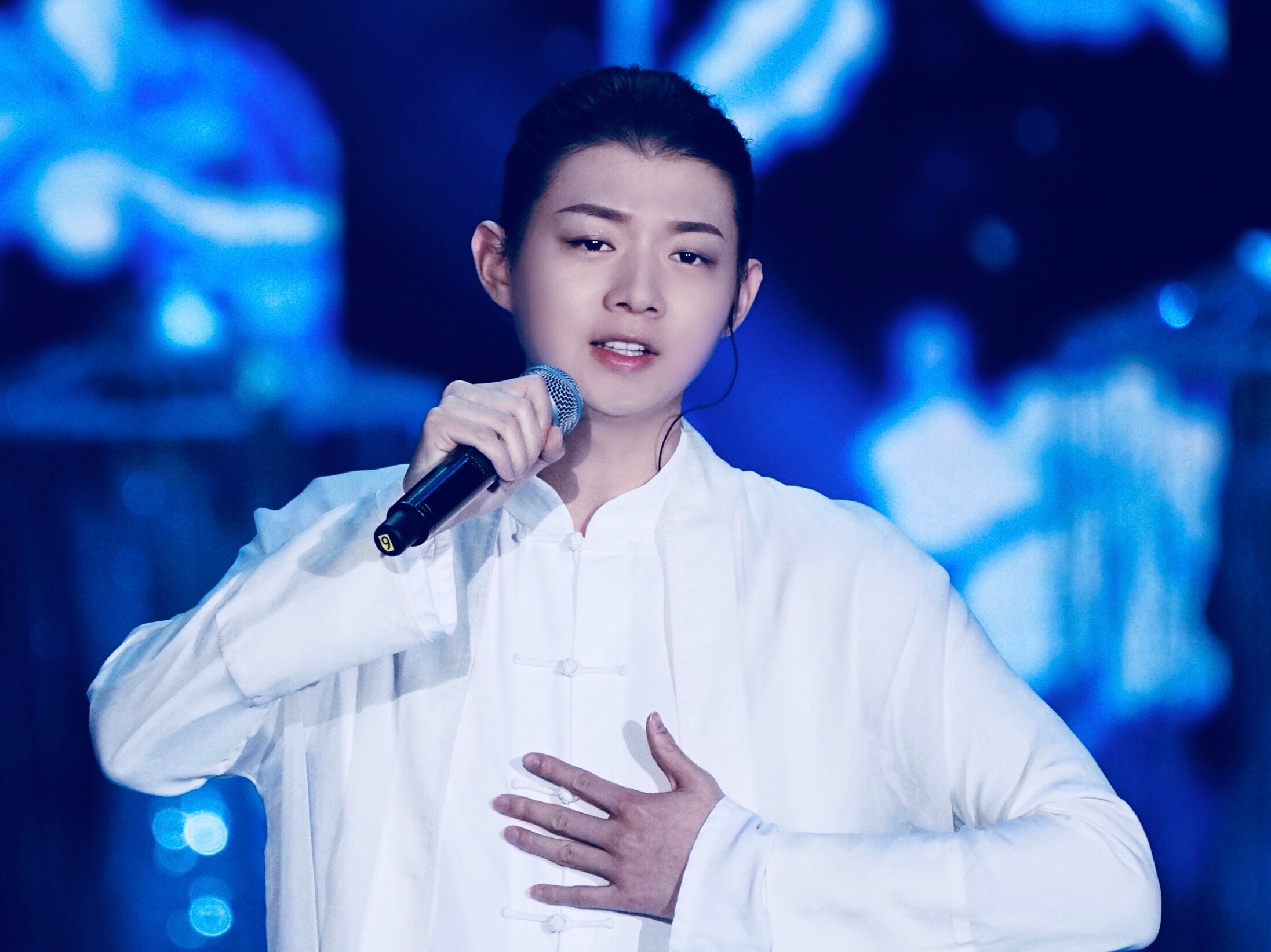  p>霍尊,1990年9月18日出生于上海,中国内地男歌手,音乐人,毕业于 a