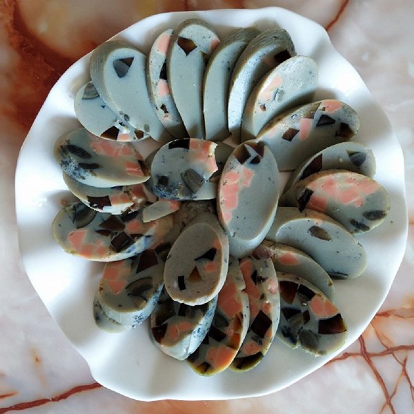  p>松花蛋肠是北方比较常见的一种 a href="#" data-lemmaid="474994"