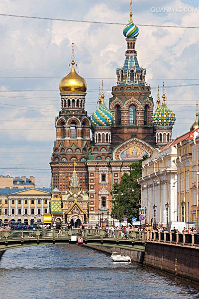 Санкт-Петербург;英语:saint petersburg),位于俄罗斯