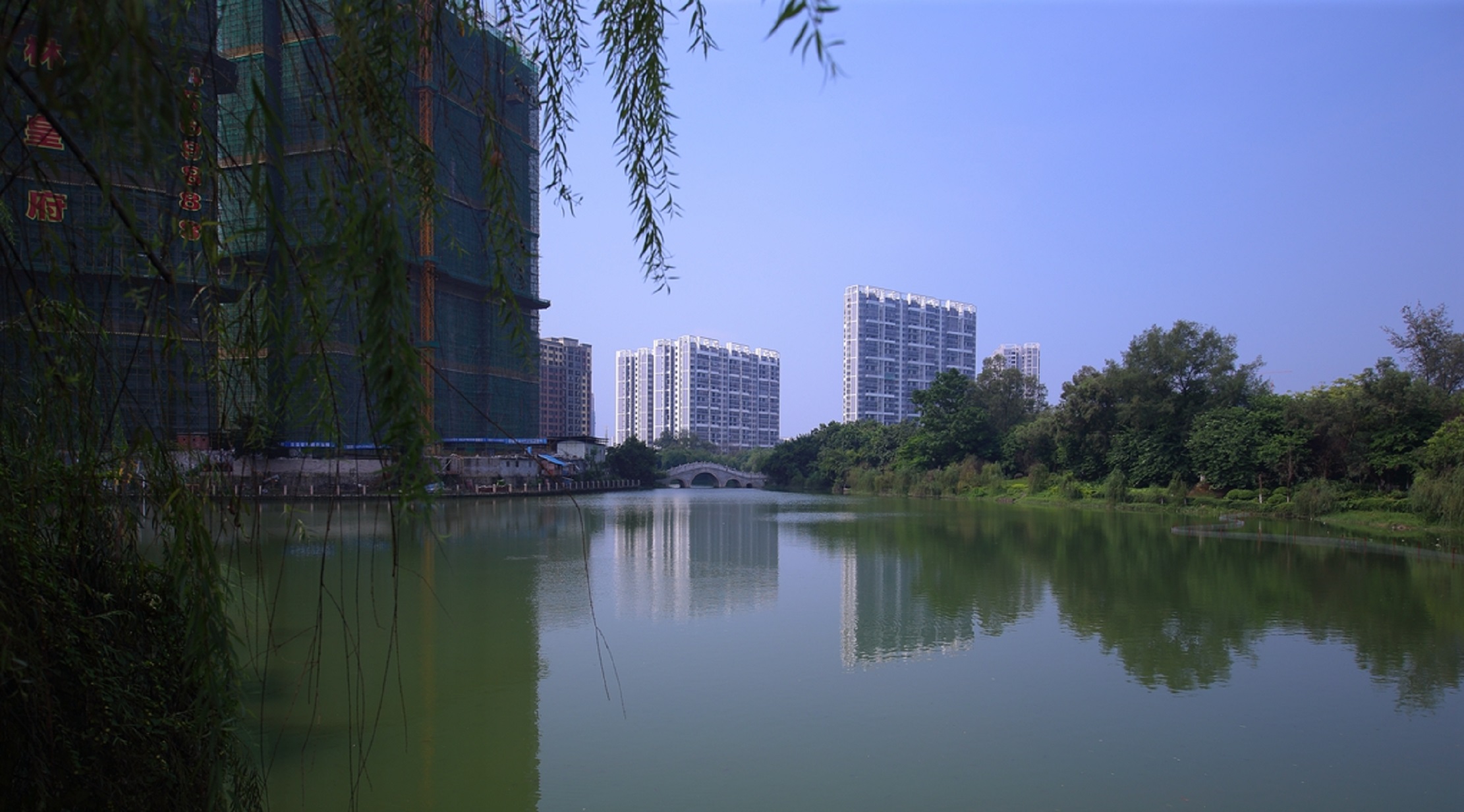 data-lemmaid="7553853">贵港市 /a>马草江公园总体布局概括为:三门两