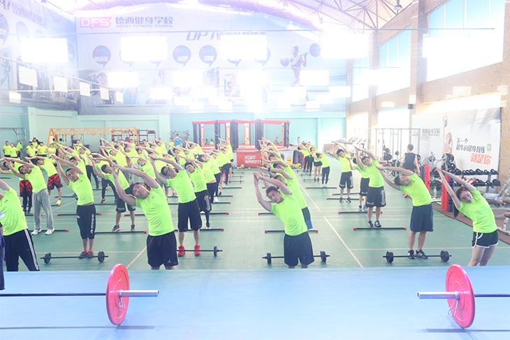德西健身学校