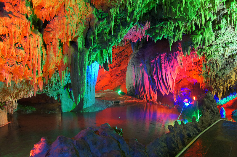 target="_blank" href="/item/安化">安化 /a>龙泉洞风景区位于安化