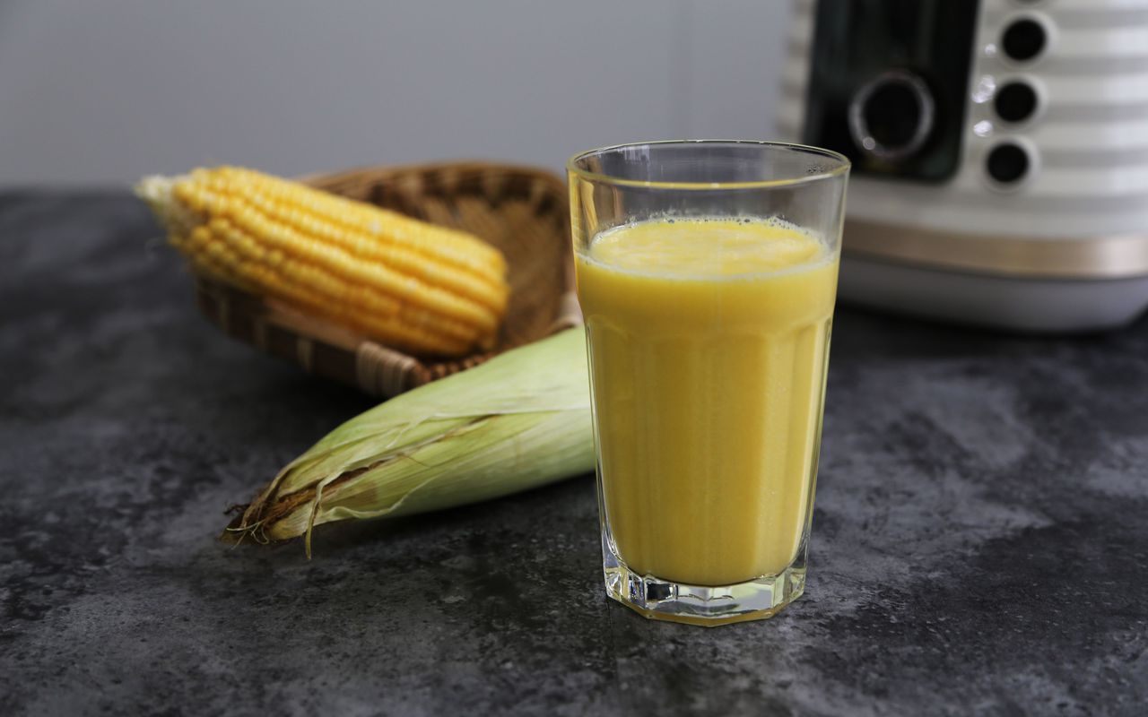 《香浓玉米汁》是一道中国民间传统家庭美食,由玉米汁烹饪而成