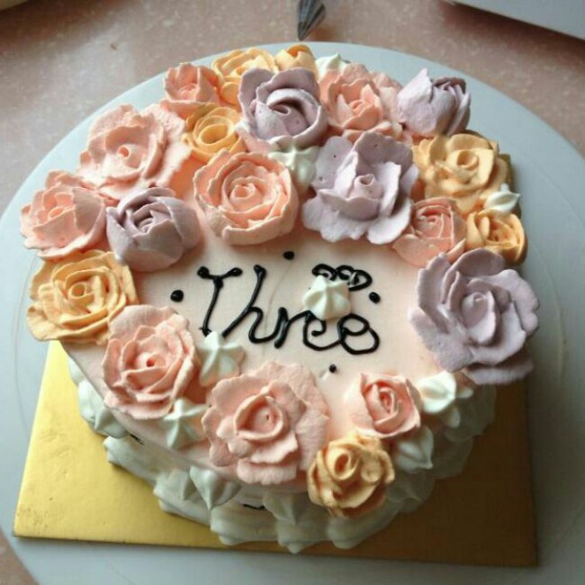 淡奶油装饰蛋糕