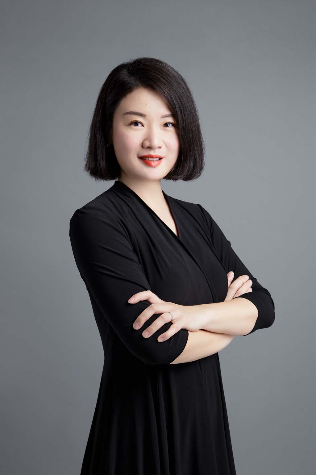 2000年毕业于上海戏剧学院戏文系编剧专业本科.常居上海.
