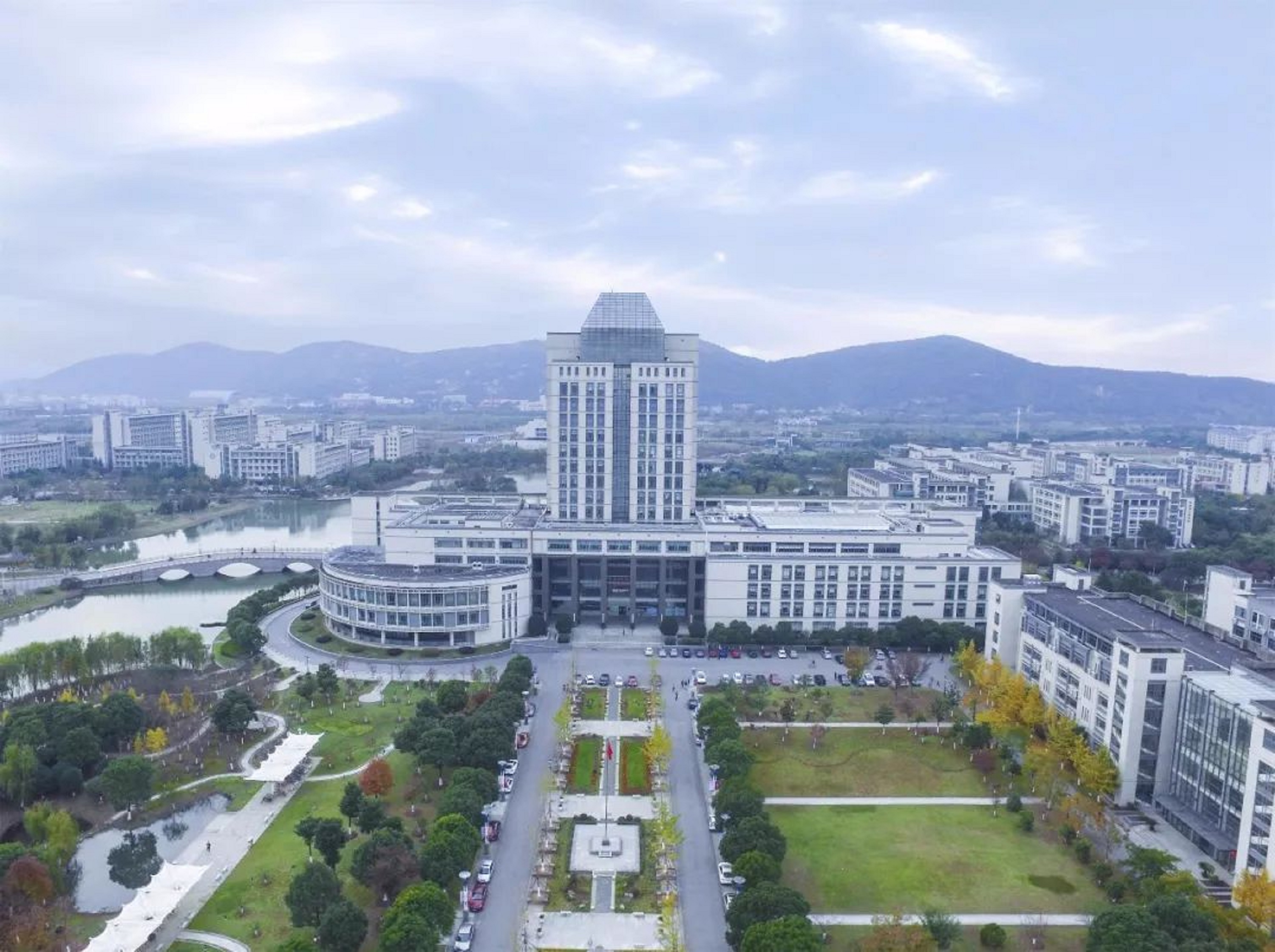  p>江南大学(jiangnan university),坐落于 a target="_blank" href="