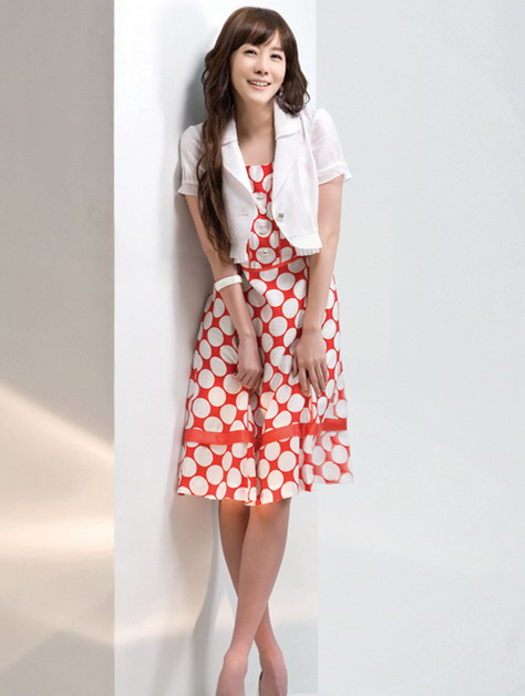  p>金廷恩,1976年3月4日出生于首尔,韩国电视电影女演员.