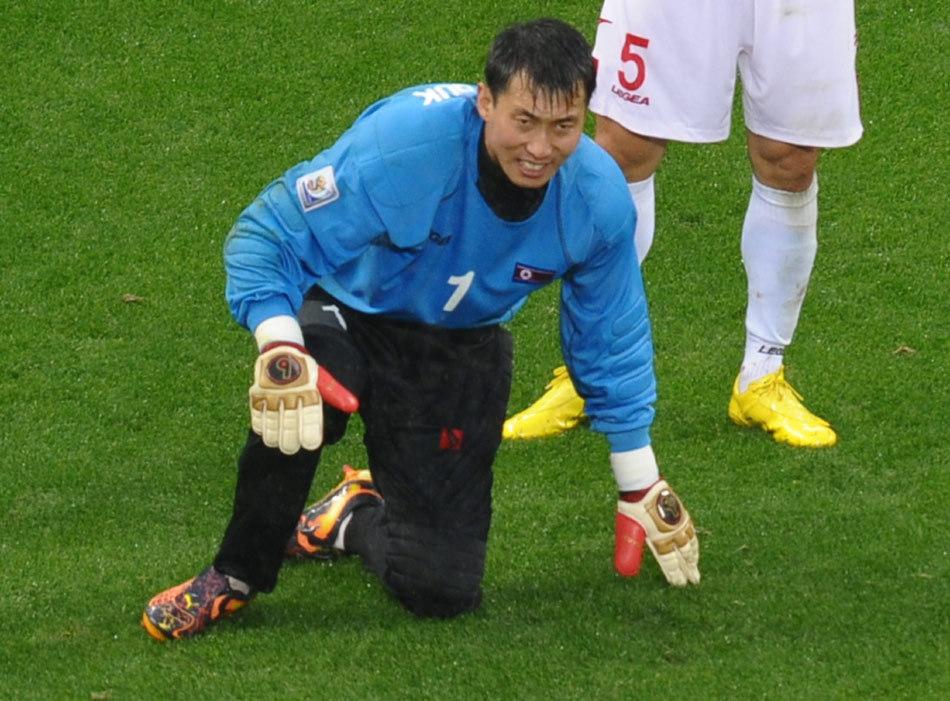  p>李明国,1986年9月9日出生于朝鲜平壤,朝鲜职业足球运动员,场上司职