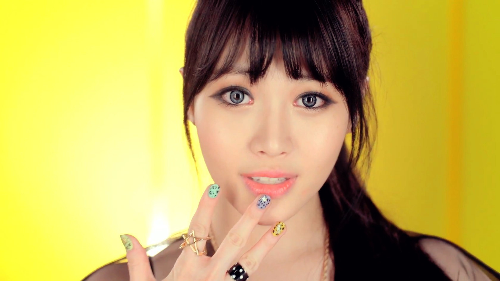  p>金亚荣(yura),1992年11月6日出生于韩国蔚山广域市,韩国女歌手