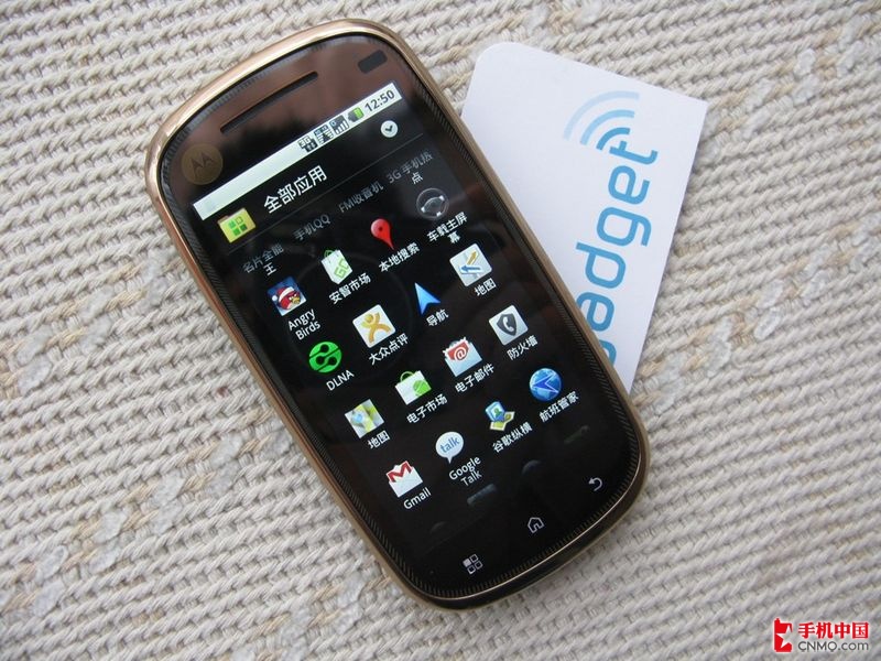 800 是摩托罗拉生产的 a target="_blank" href="/item/直板手机