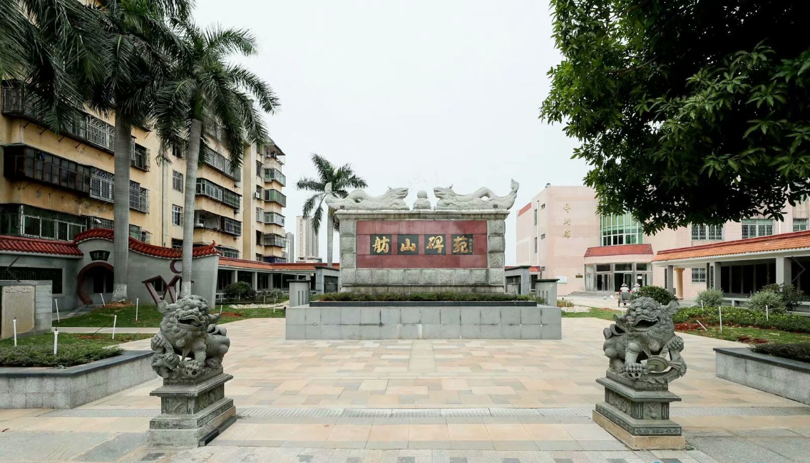 1 middle school of xiamen)简称翔安一中,是福建省一级达标中学,厦门