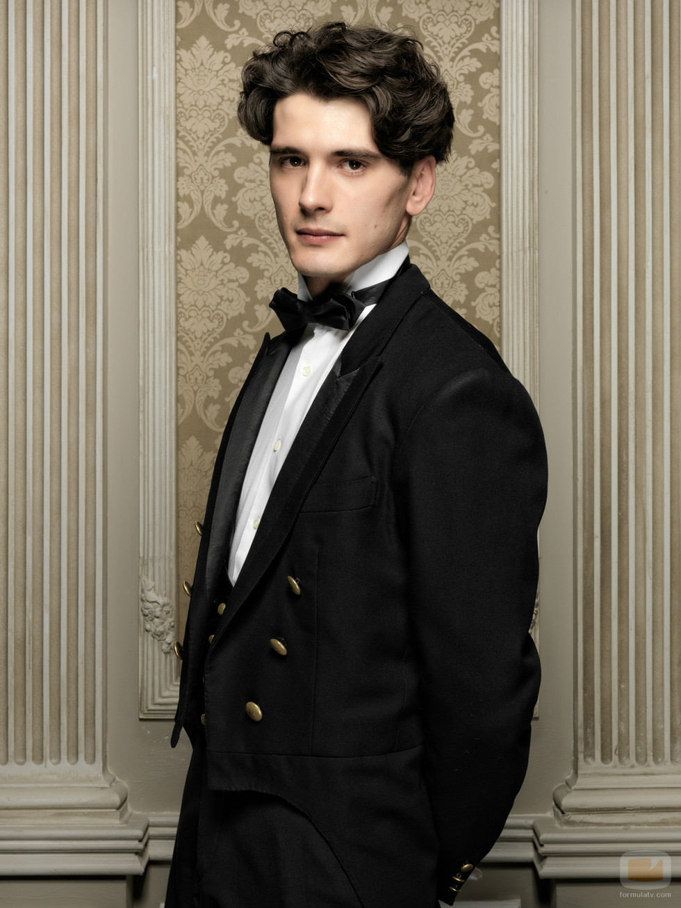  p>《浮华饭店第一季》是一部2011年上映的西班牙电视剧,第一季共9集.