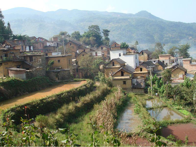  p>云南省昭通盐津县庙坝镇小寨村,属于山区.距离镇1.