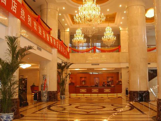  p>河北盛世国际酒店地处涞水县城最繁华的政治,金融,商业中心,北距