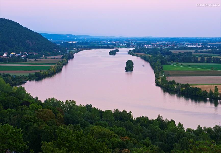 在欧洲河流中长度仅次于 a target="_blank" href="/item/伏尔加河