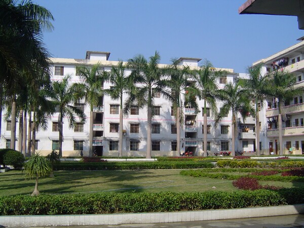  p> a target="_blank" href="/item/白马镇初级中学/6027522" data