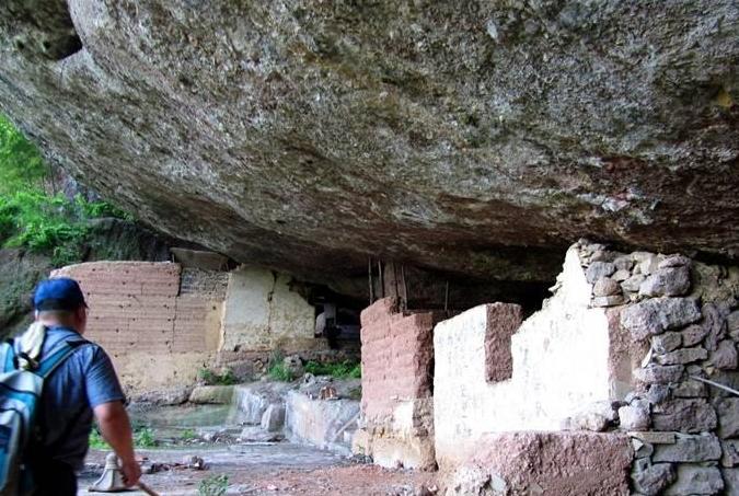  p>山顶洞人文化遗址是1930年发现的,1933年和1934年进行了发掘,已挖