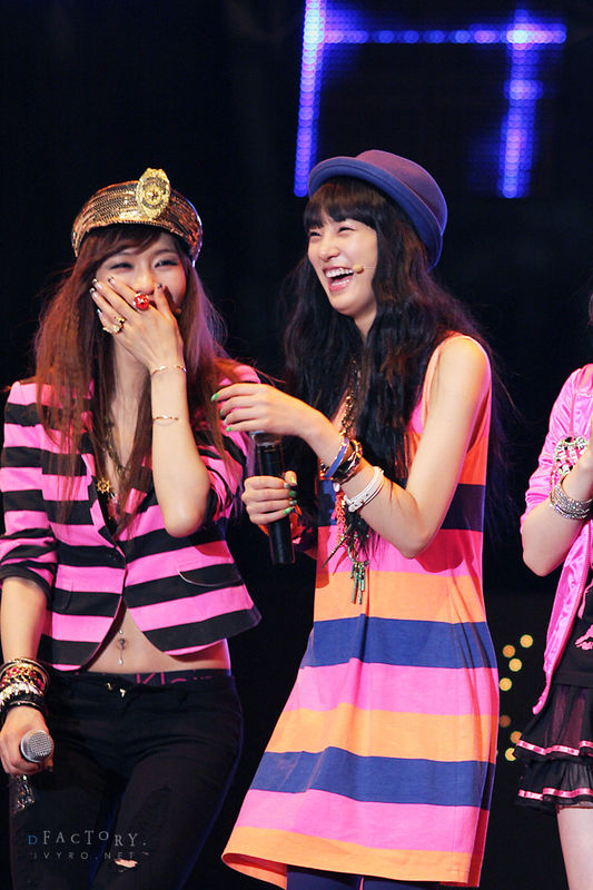  p>diva是一个韩国女子组合.成员是 vicki,min kyeong及jeannie.