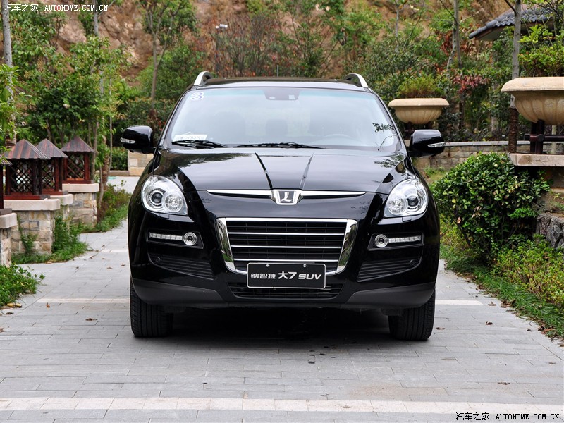  p>纳智捷大7是一类汽车的称呼,共有法瓷白,宝石黑,星砂银,铂金橙四款