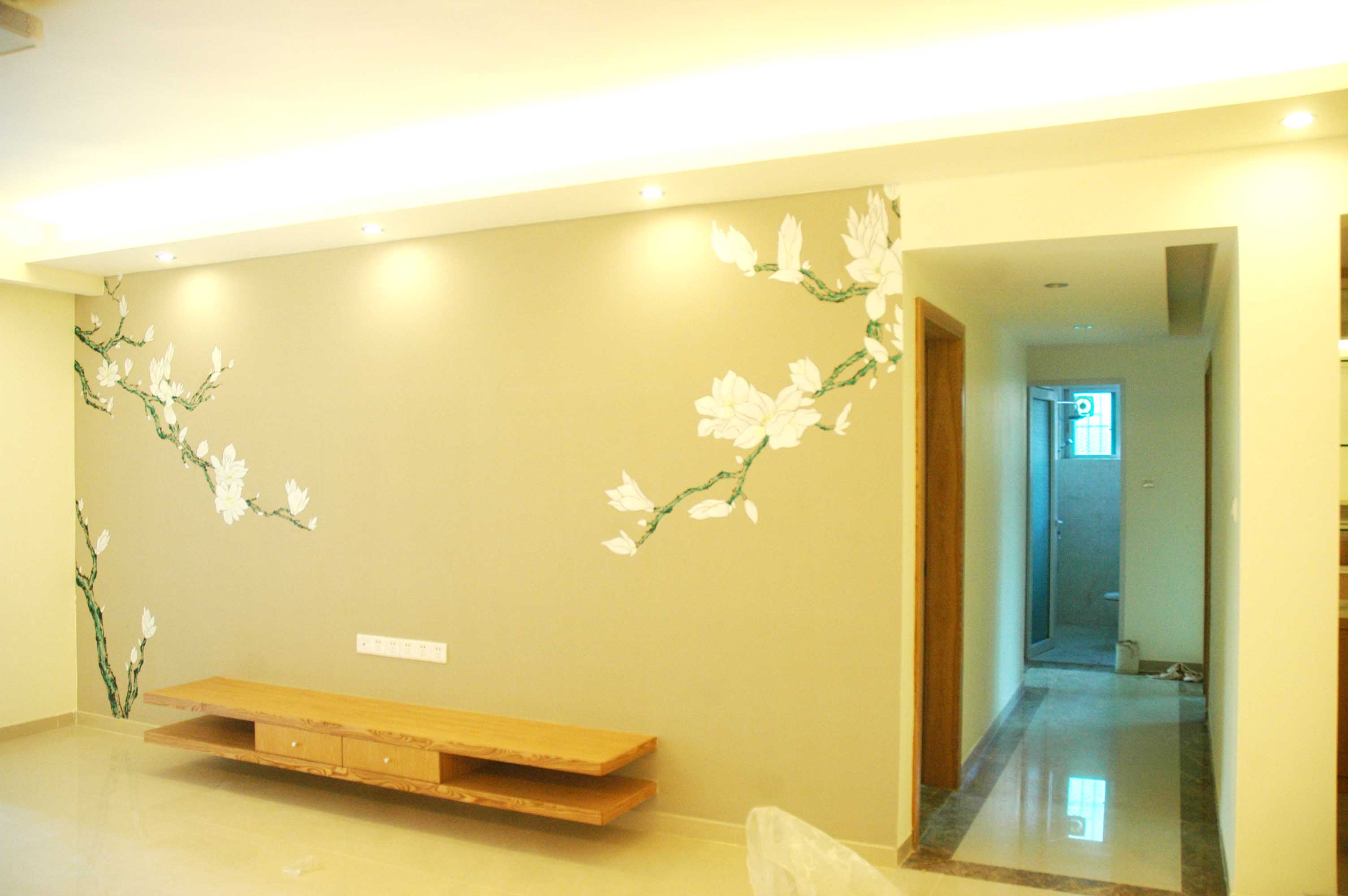 画颜料,依照主人的爱好和兴趣,迎合家居的整体风格,在墙面上绘出各种