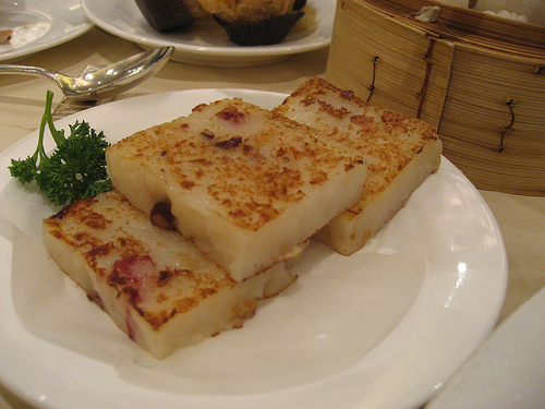  p>萝卜糕是中式传统的糕点,在福建,广东等地区的传统特色糕点.