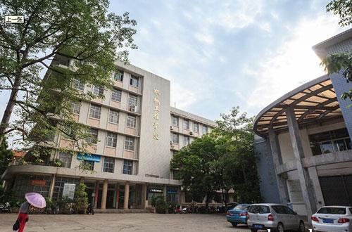  p>广西大学机械工程学院的前身是广西大学机械系,始建于1933年.