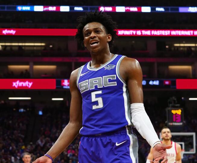 p>达龙·福克斯(deaaron fox),1997年12月20日出生于 a target="