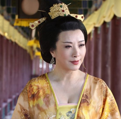  p>白骨姣是魏仁宗皇帝蒙德华的皇后,白骨姣原名蒙美娇,出自大魏皇族