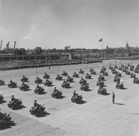  p>1950年国庆阅兵地点是北京天安门,上一次阅兵是1949年开国大典阅兵