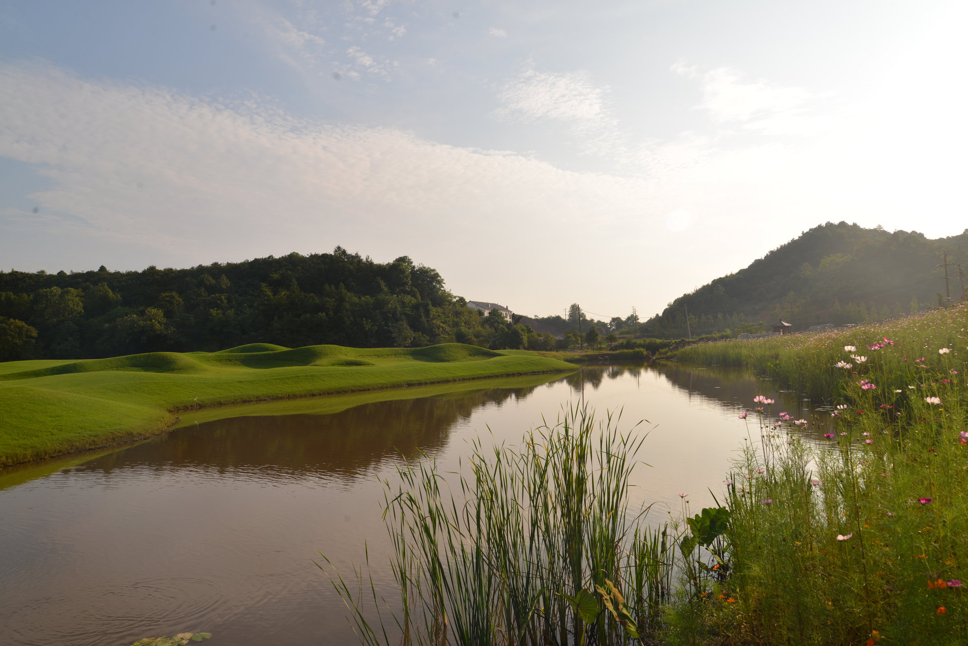  p data-id="gnaqsdrbrv">湖南云峰湖国际旅游度假区位于株洲云龙示范