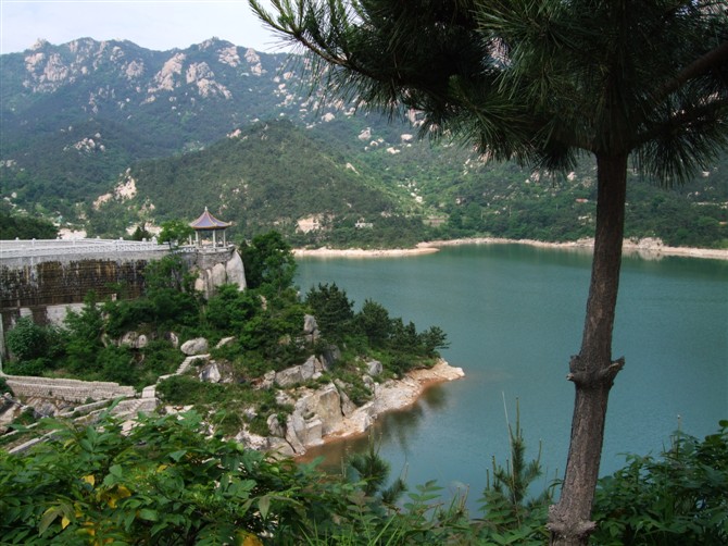  p>青岛崂山二龙山生态旅游区属aaa级景区,位于崂山仰口风景区北侧